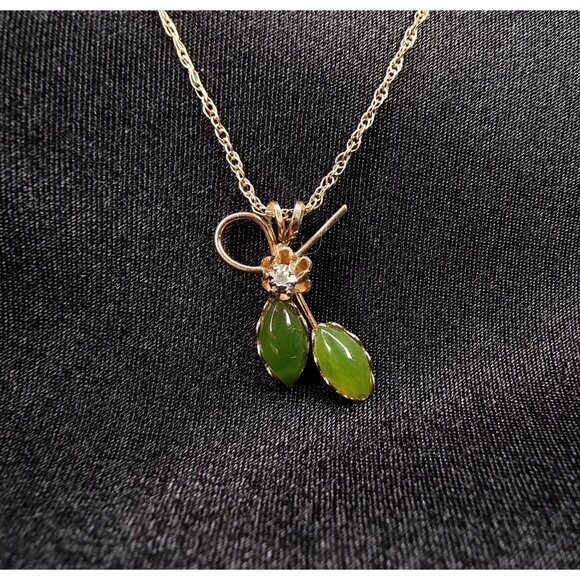 Rare Find Vintage 14K Gold Necklace With Jade CZ Pendant - Picture 1 of 5